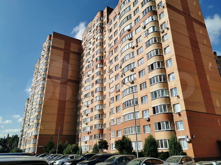 2-к. квартира, 77 м², 1/14 эт.