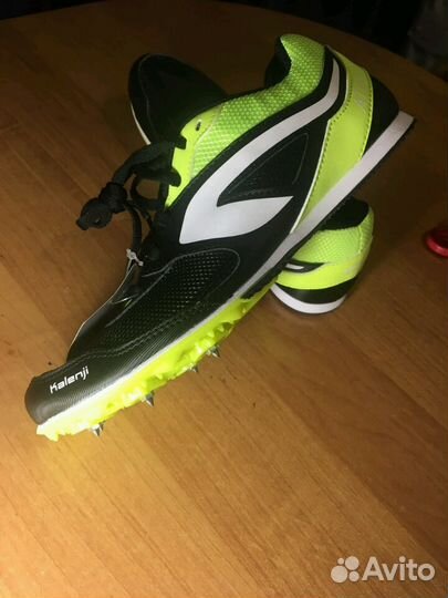 Беговые кроссовки с съёмными шипами