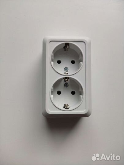Розетка наружная двойная