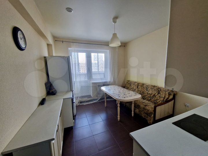 3-к. квартира, 100 м², 8/17 эт.