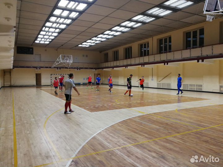 Мини-футбол в зале без команды