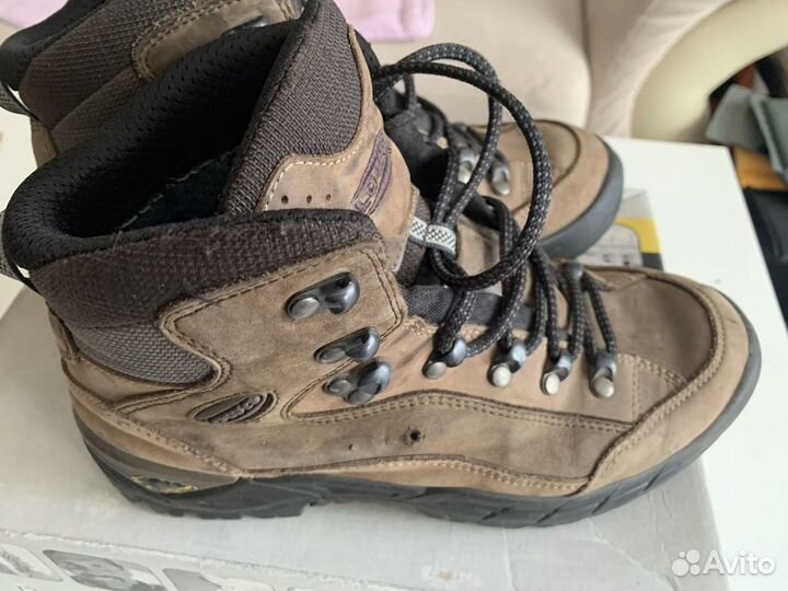 Трекинговые ботинки Lowa женские размер 39