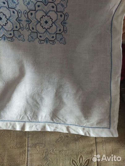 Скатерть с вышивкой ручной работы