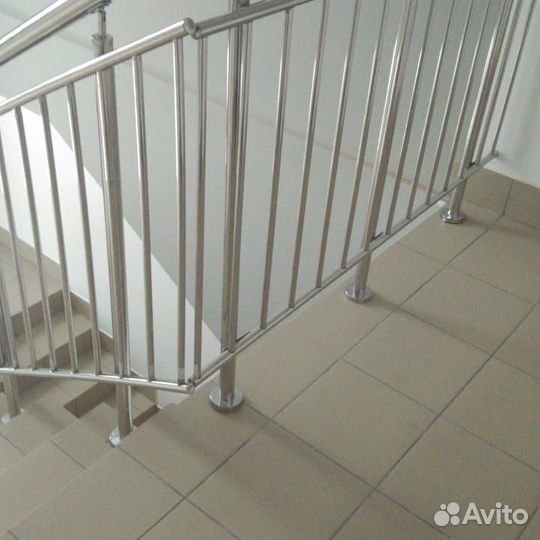 Вертикальные перила для лестницы