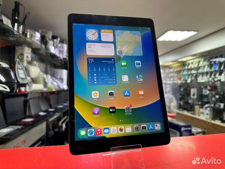 Планшет Apple iPad 8 32GB Wi Fi (2020)
