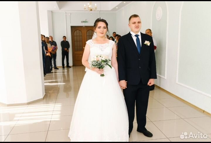 Свадебное платье со шлейфом