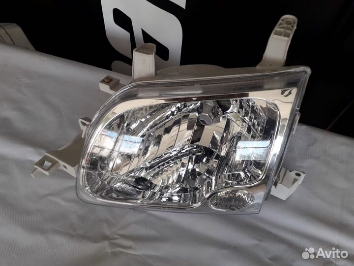 Фара левая toyota town Аce 1999- Новая ST28123L