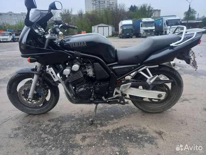 Yamaha fzs 600