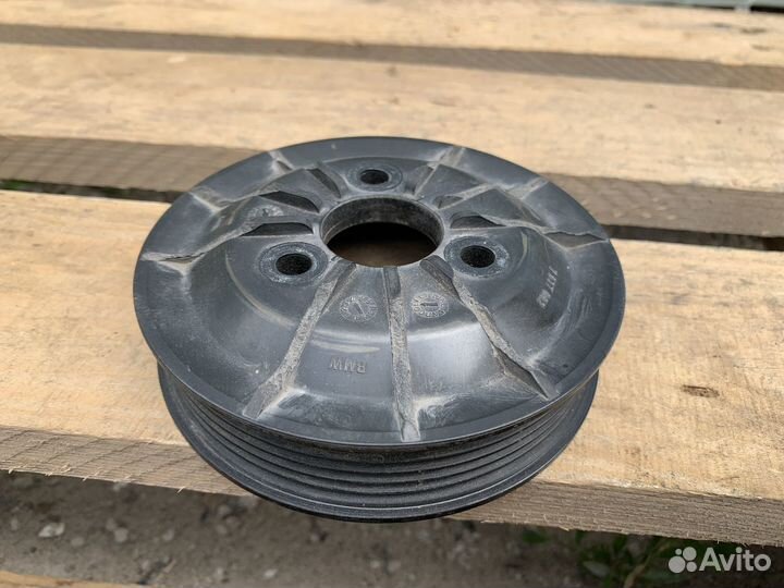Ременный шкив насоса гур BMW E60 525i N52