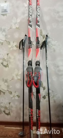 Лыжные ботинки и лыжи