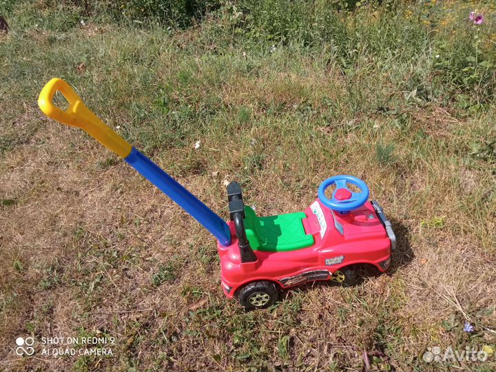 Детская машина каталка с ручкой бу