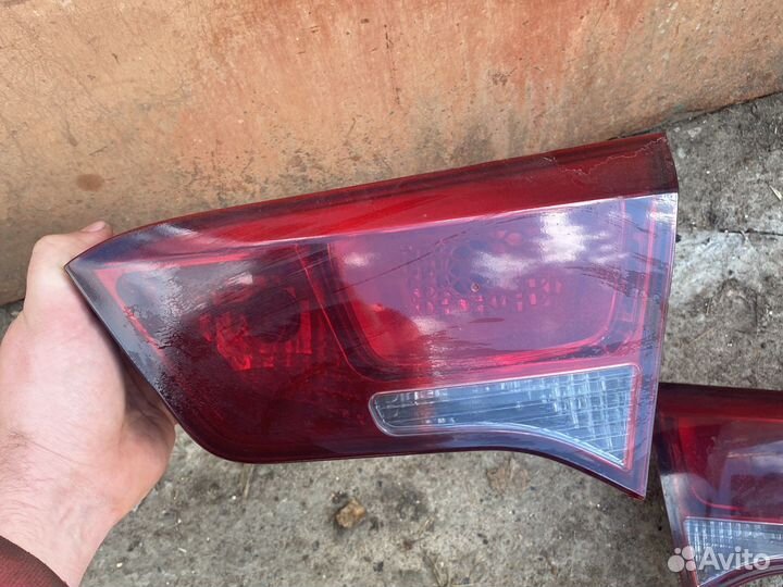 Киа Рио 3 фонари в крышку багажника