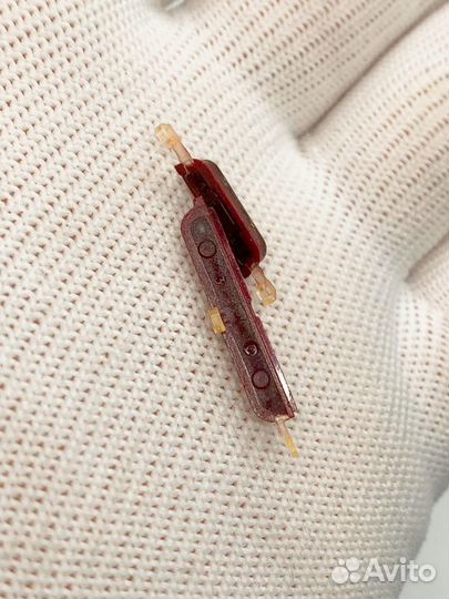 Samsung S5830 Wave Y. Боковые кнопки корпуса