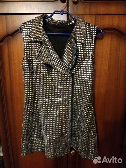 Жилет из пайеточной ткани