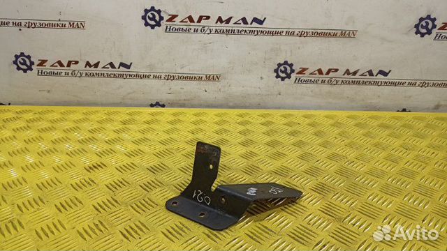 Кронштейн топливной трубки двигателя