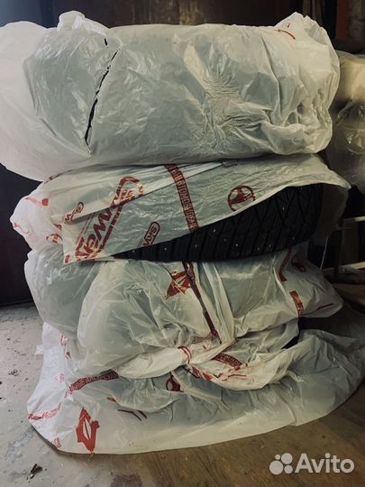 Goodyear Ultragrip 600 215/65 R16 98T