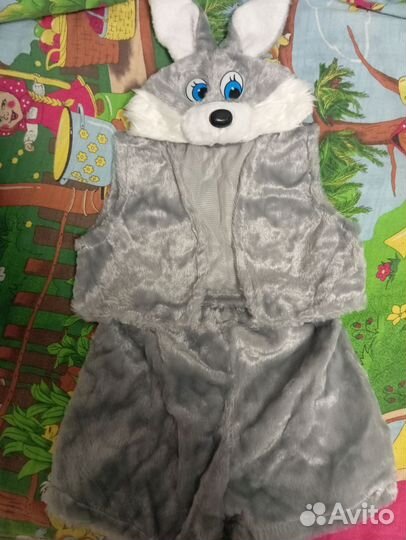 Продам новогодние костюмы зайчик и снеговик