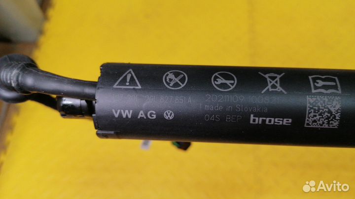 Механизм подъема двери (крышки) багажника Taos