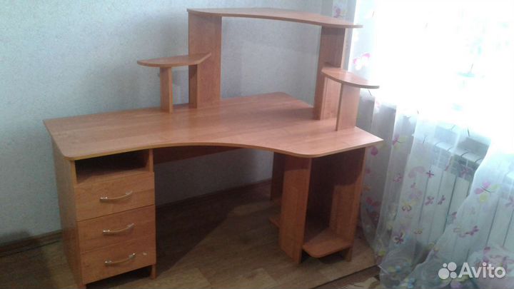Компьютерный стол