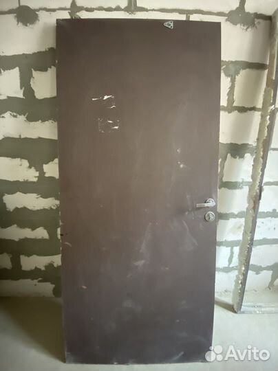 Дверь входная от застройщика
