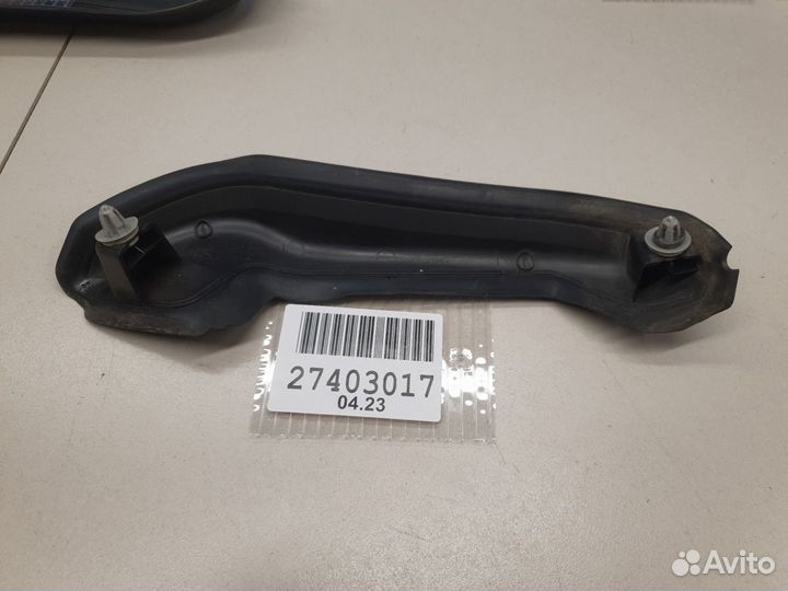 Уплотнитель двери багажника левый BMW X7 G07 2018