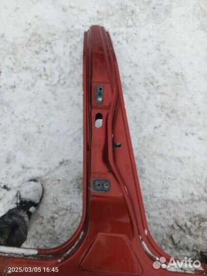 Центральная стойка кузова правая Nissan Murano