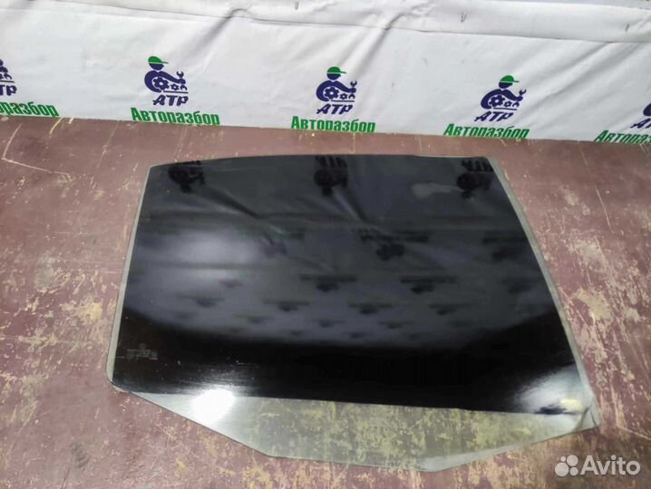 Стекло двери задней правой Skoda Octavia A4