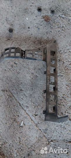 Кронштейн заднего бампера левый на Volkswagen Pass