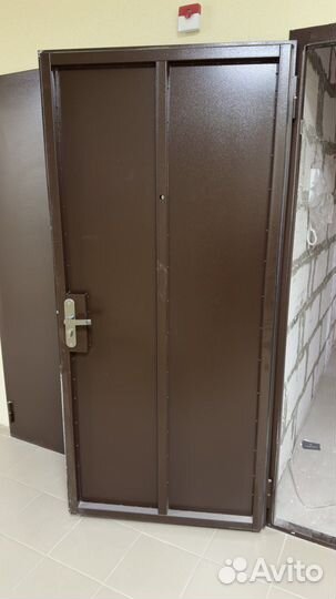 Дверь входная металлическая от застройщика