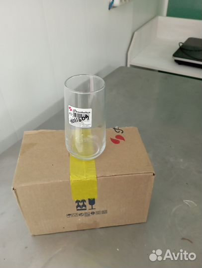 Стаканы, посуда, салфетки