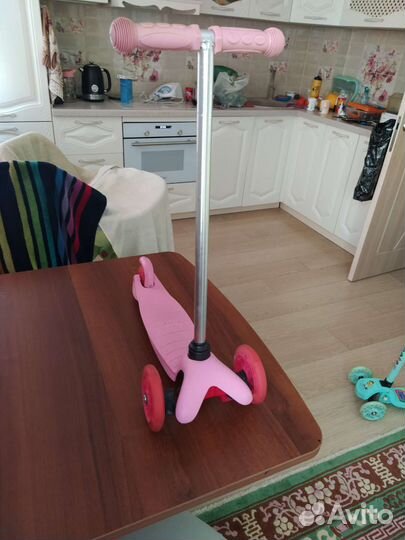 Самокат трёхколёсный