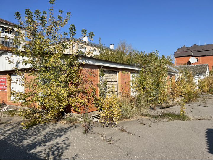 Отдельностоящее здание с землей, 680.8 м²