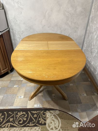 Стол со стульями из массива дерева