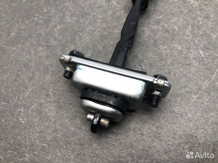 Ограничитель двери передний правый Daewoo Gentra