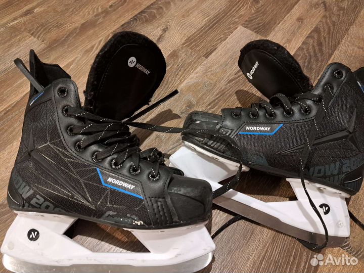 Коньки хоккейные