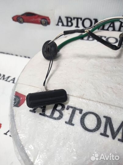 Кнопка открывания багажника с подсветками Cruze