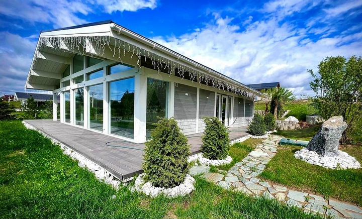 Коттедж 225 м² на участке 9 сот.