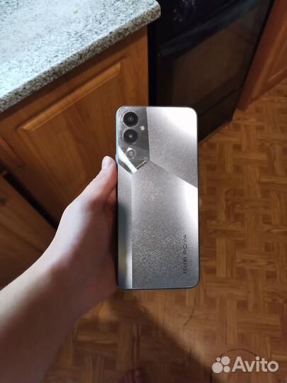 TECNO Pova 4, 8/128 ГБ