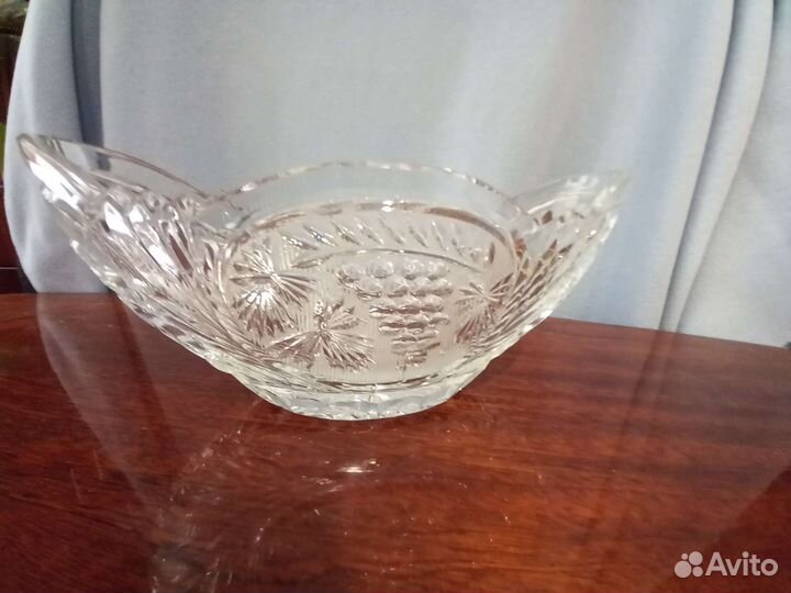 Хрустальные вазы и ладьи, много разных