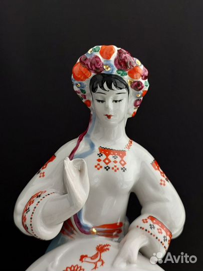 Статуэтка фарфор 