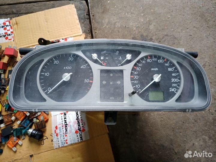 Приборная панель Renault Laguna 2
