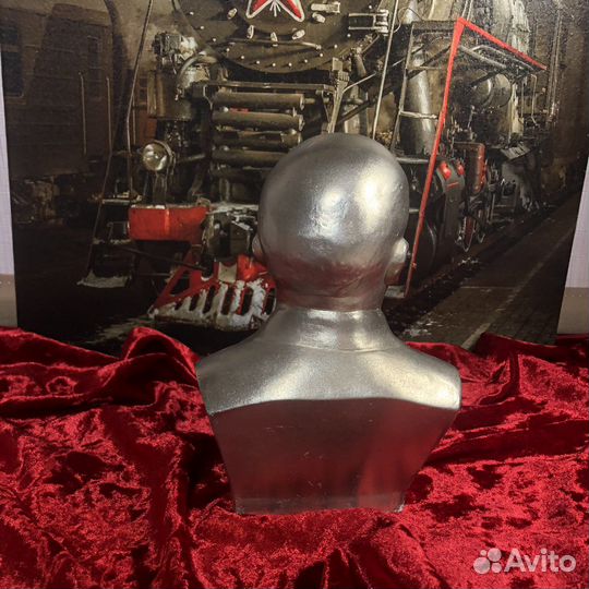 Бюст В.И. Ленин