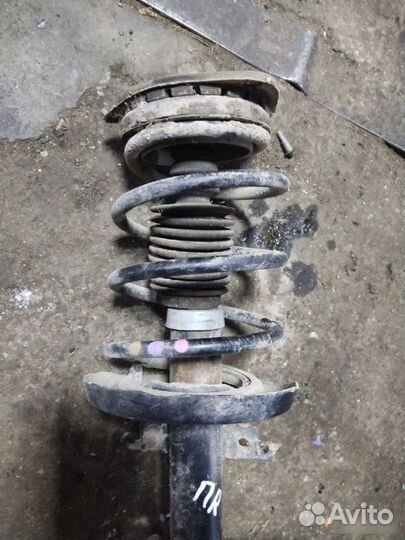 Стойка передняя правая Renault Megane 3