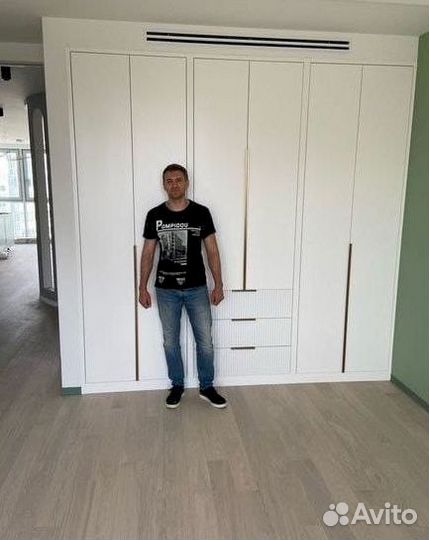 Шкаф двухстворчатый