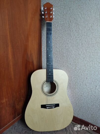 Акустическая гитара с чехлом