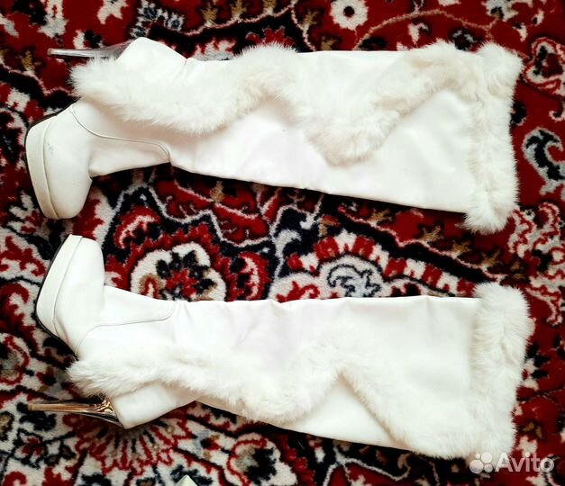 Сапоги белые с мехом