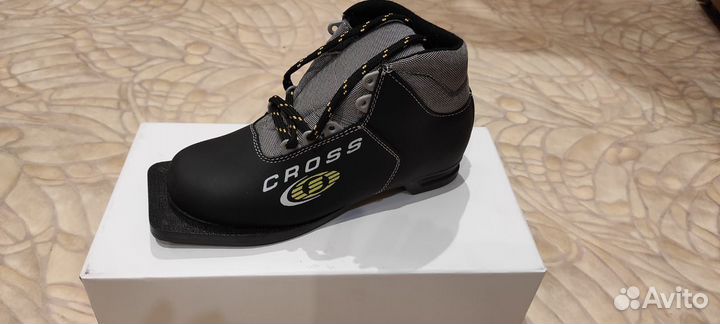 Лыжные ботинки