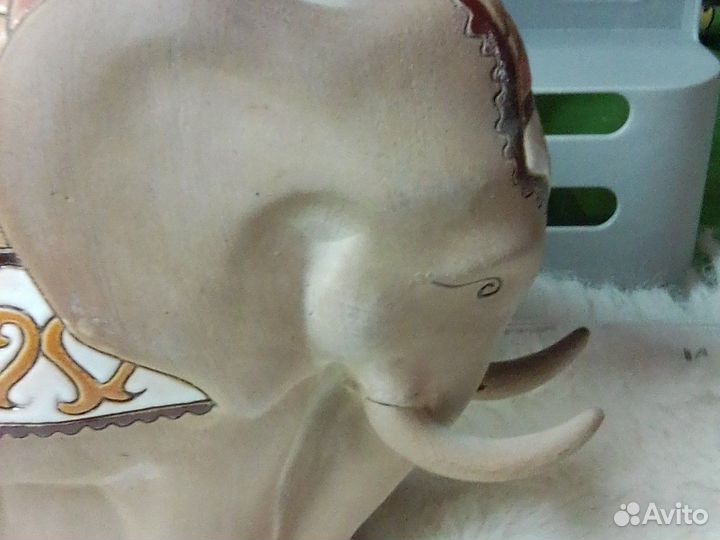 Статуэтка слон