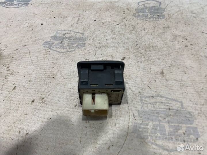 Кнопка регулировки зеркал Toyota Vista SV30 3S-FE