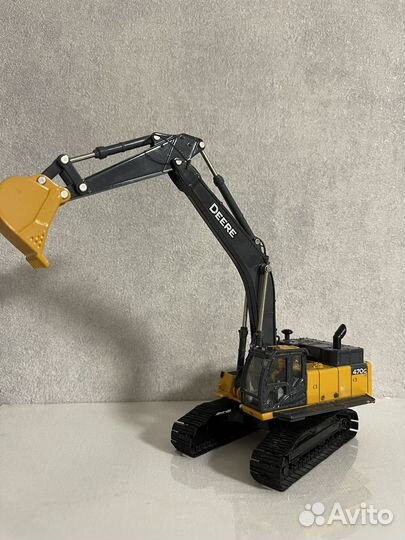 Коолекционная модель трактора Jonh Deere